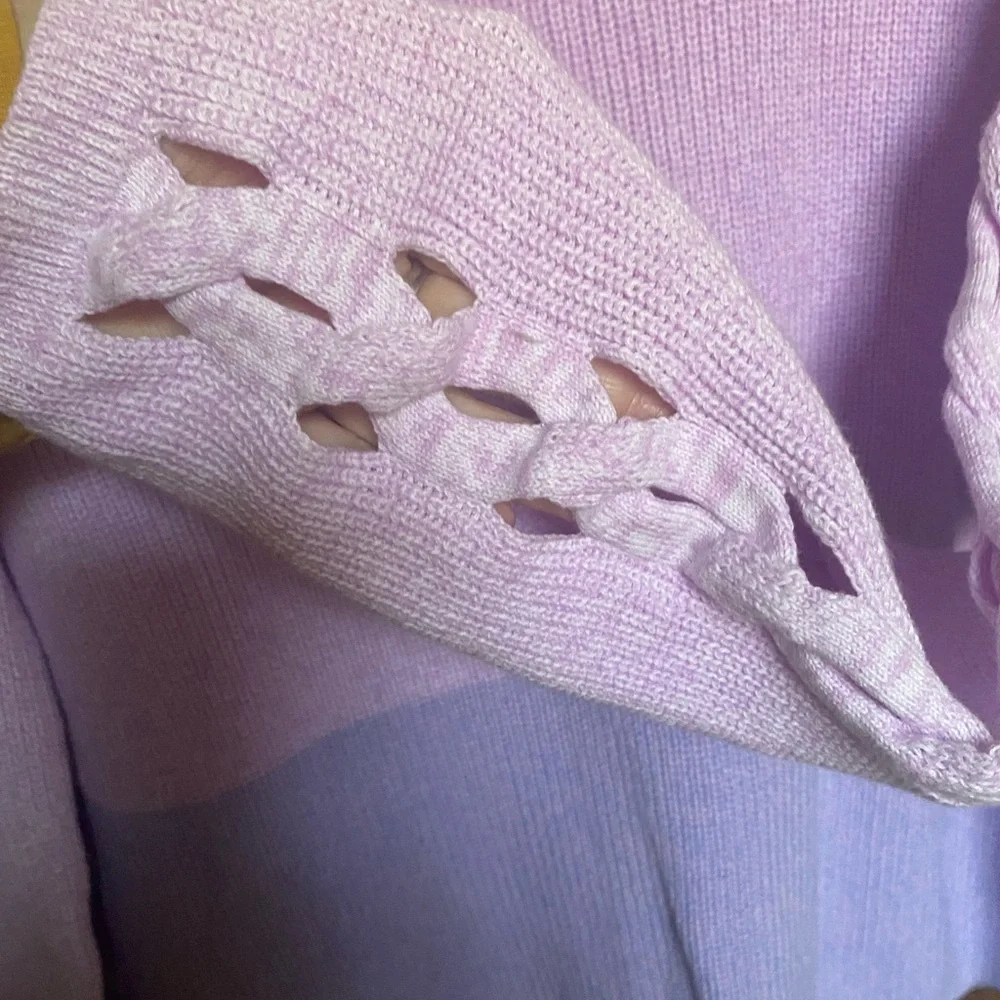 New Lilly Pulitzer Cortina Long Sleeve Sweater Periwinkle
Purple Ombre. Large - Picture 9 of 10